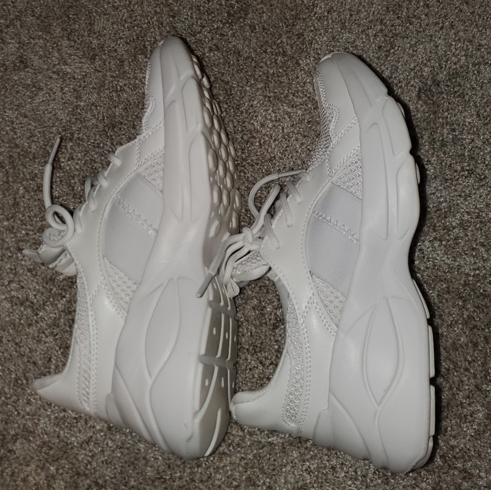 Classic White Workout Shoes 🤍🤍